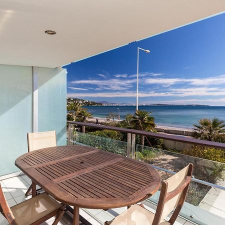 Bright Two Bedroomed Apartment On The Beach In Cannes With Huge Terrace With Fabulous Sea Views - 2001 Eksteriør bilde
