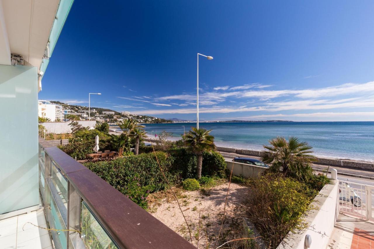 Bright Two Bedroomed Apartment On The Beach In Cannes With Huge Terrace With Fabulous Sea Views - 2001 Eksteriør bilde