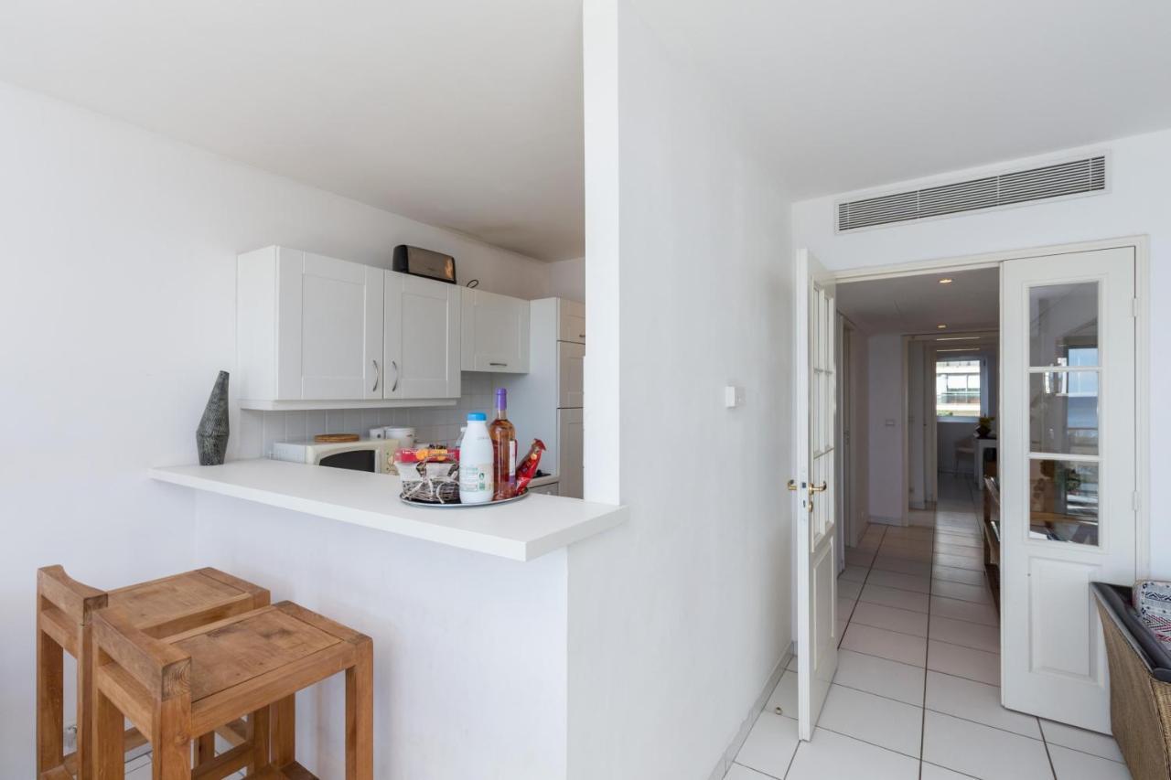 Bright Two Bedroomed Apartment On The Beach In Cannes With Huge Terrace With Fabulous Sea Views - 2001 Eksteriør bilde